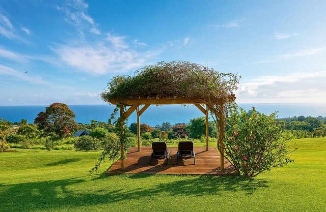 Farmhouse + Ohana on 5 Acres Tropical Oasis -Sleeps Up To 12