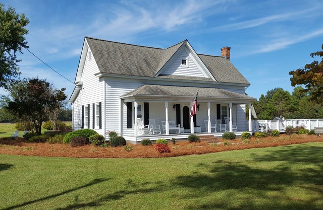Farmhouse on 62 acres - Beautiful Views - Near Campbell Univ. and Ft. Bragg