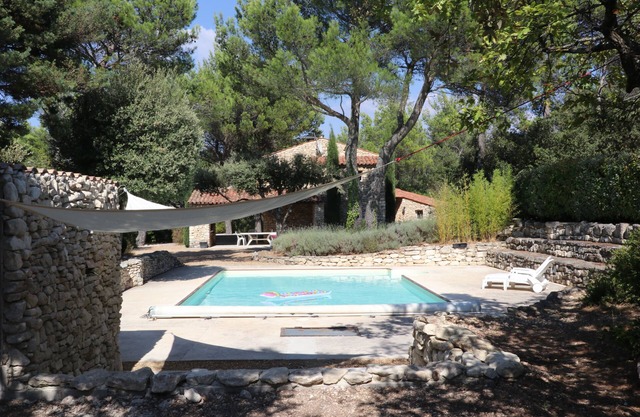 Farmhouse with pool and all mod cons in large piece of land, quiet