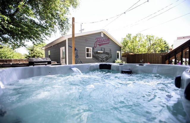 FarnamFieldhouse+HotTub+EpicGameRoom+FirePit+Mural