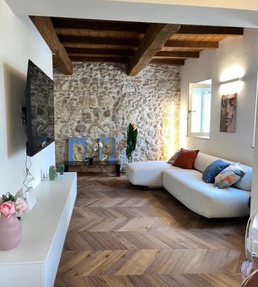 Fascino in Centro with private parking and two Rooms