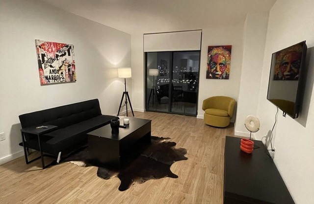 Fashionable one bedroom CORAL GABLES, FREE garage parking!