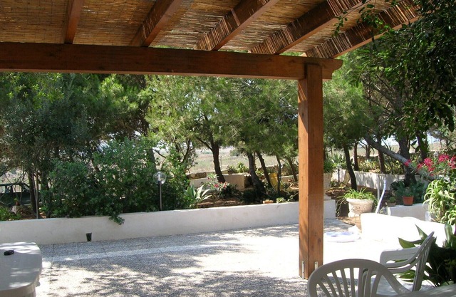FAVIGNANA: STUDIO 2 PLACES IMMERSED IN THE GREEN OF A WONDERFUL PINETA