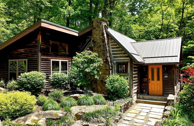 Fayette Springs-Creek House-Enjoy this Spacious Cottage!