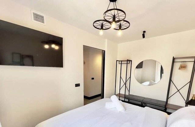 FD/ Beautiful and bright apartment. Parking. Wifi
