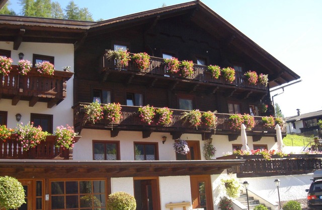 Ferienhof "Oberer Gollmitzer", 2,5 km oberhalb von Heiligenblut, ruhige, sonnige Lage, Glocknerblick