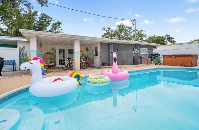 Featured on Magnolia Ntwk Beachfront Bargain Hunt: Heated POOL, minutes to beach