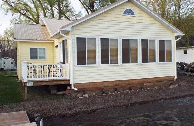 Feel Relaxed, Right On the Lake! Fall '25 and 2026 Booking!