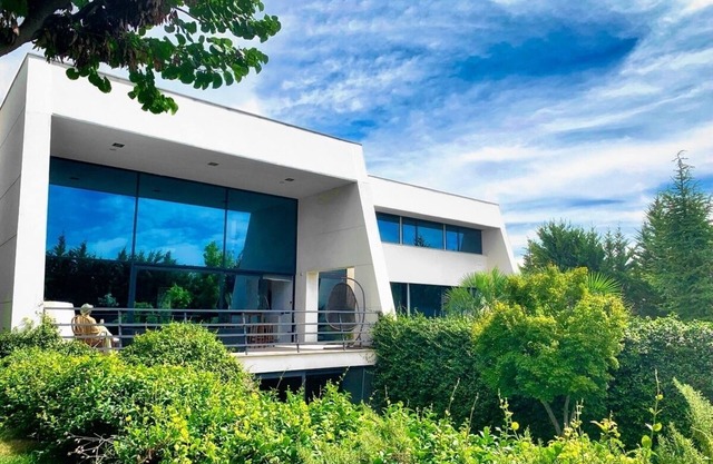 Feel welcome to a spectacular home!