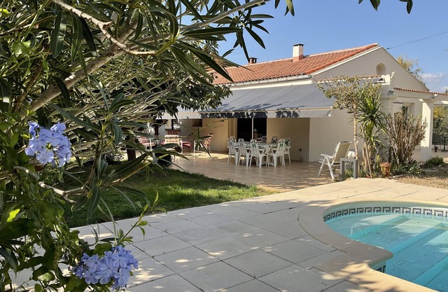 Fenced garden with 10x4 pool, 85m2 terrace and shaded terrace