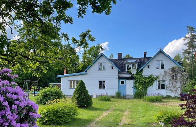 Ferienh. for up to 10 adults (+ 1K) with sauna (under construction) in Smaland on the lake Asne