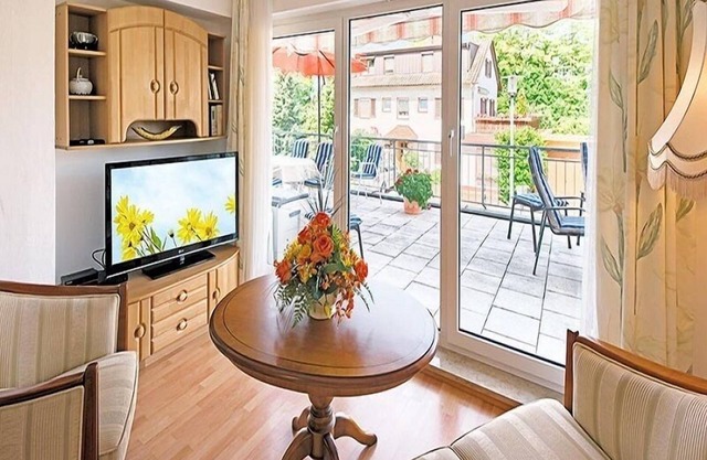 Ferienhaus (3 Ferienwohnungen), 6 Schlafzimmer, Terrasse, 3 Badezimmer, max. 11 Personen