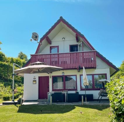 Ferienhaus "Gestiefelter Kater" am See im Bergland