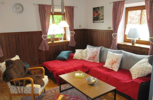 Ferienhaus mit sechs Schlafzimmer für 12 Personen mit Blick auf die Berchtesgadener- u. Chiemgauer Berge