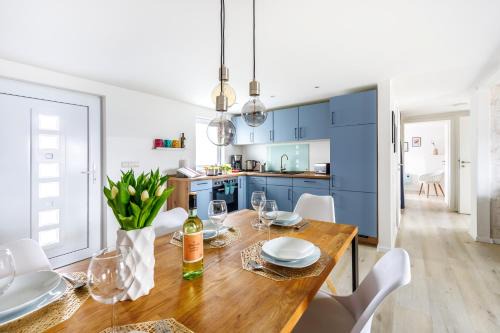 Ferienhaus Seeliebe 70 QM I 2 Schlafzimmer I 5 min zum See I überdachte Terrasse I nahe Werbellinsee