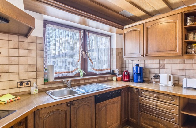 Ferienwohnung, 150 qm mit 2 Balkonen und Wintergarten mit 3 Schlafzimmern für max. 8 Personen