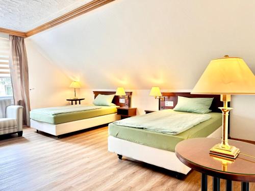 Ferienwohnung 2-4 Pers WLAN und Parkplatz, HDZ und Kliniken in der Nähe, direkt an der A2 und A30 gelegen