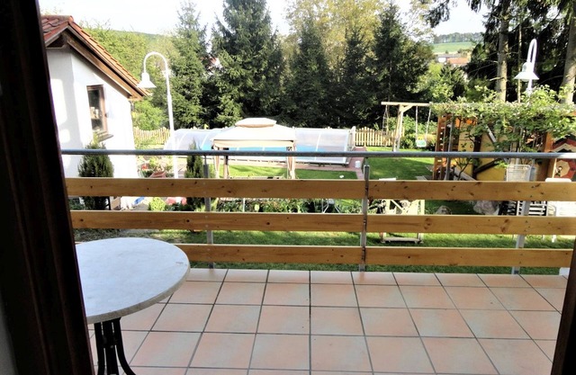 Ferienwohnung, 70qm, Balkon und Garten, 2 Schlafzimmer, max. 6 Personen