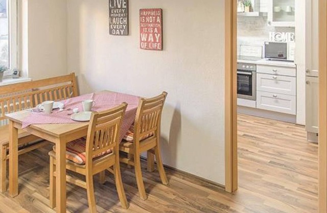 Ferienwohnung Mira - 2-Bed Apartment Shower/WC, balcony