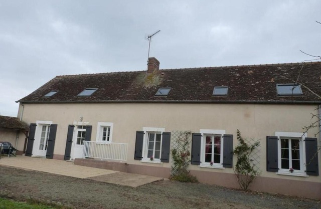 Fermette rénovée avec terrasse, internet et garage près de Vallon-sur-Gée - FR-1-410-212