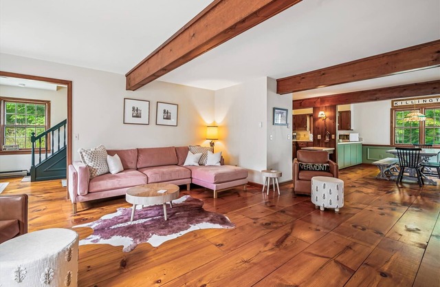 Fern and Fox Chalet newly renovated secluded and private perfect family vacation home