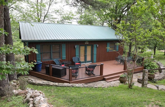 Fern Cottage - where elegance meets the mountain, by Buffalo Mountain Getaway