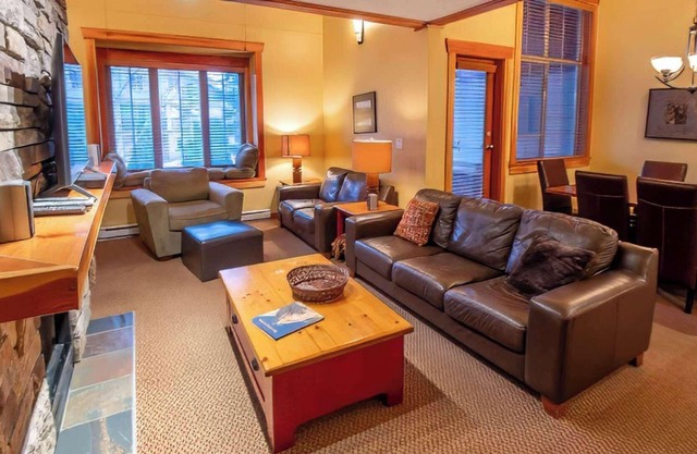 Fernie - Pinnacle Ridge Chalet 43-103