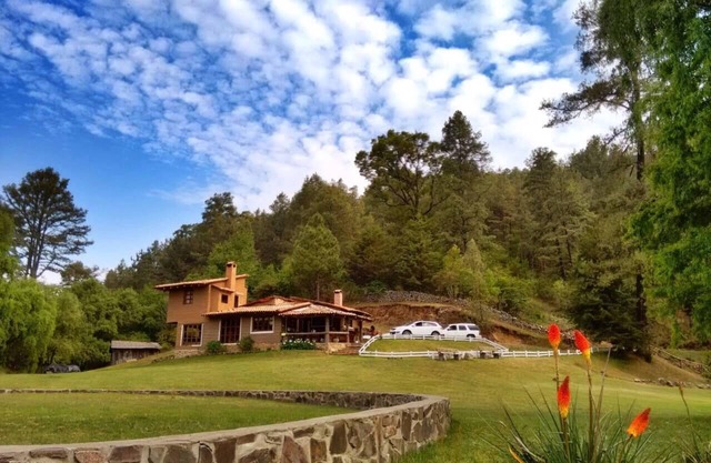 Ferrería Tula Cabin: Mountain and River Views