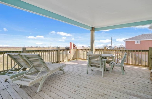 Fetching, cozy home, Sleeps 4! Pet&kid friendly!