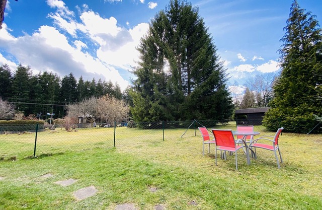 Fewo - Waldrand-lage mit Garten, Grill & Parkplatz. Haustiere Willkommen