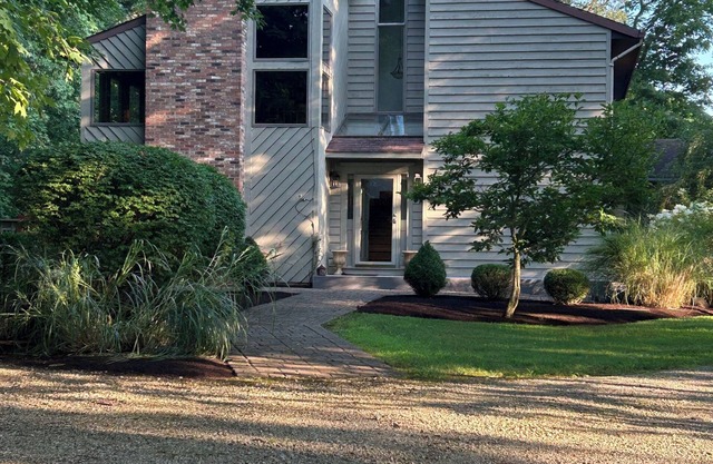 Fiddlers Green 3 bedroom country home wooded lot beautiful settings