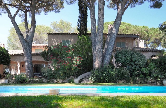 FIELD direct access CAPILLA beaches of Saint Tropez