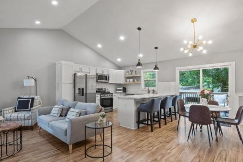 Fieldview Retreat, Sleeps 7