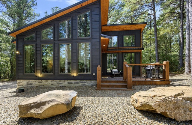 Fifty Pines Luxury Cabin w/Hot Tub | Romantic Getaway | Broken Bow | Hochatown