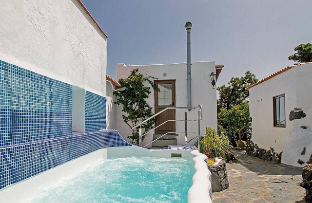 Finca La Hoya 2 - Tradition meets modernity - sea view, whirlpool & conservatory