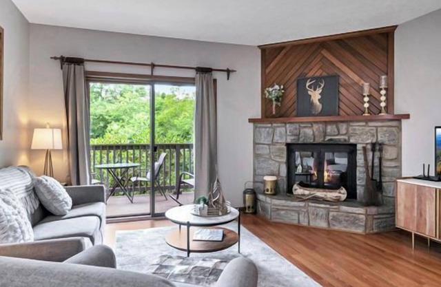 Finch 3 | Fireplace, Restaurant, Pool, Spa