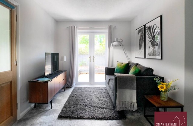 Finchampstead - 1 Bedroom House - With Garden