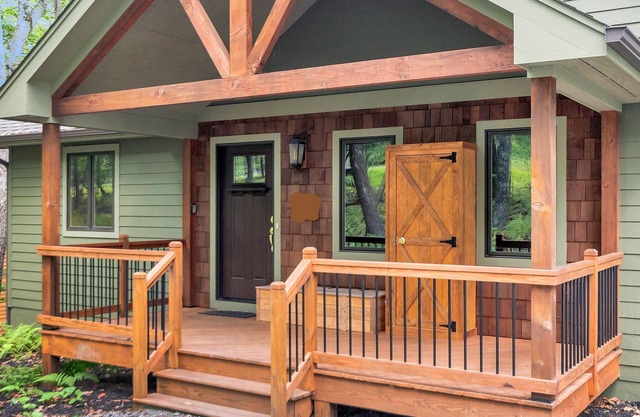 Find peace at Dove's Landing at Wintergreen resort - nfamily- and pet-friendly!