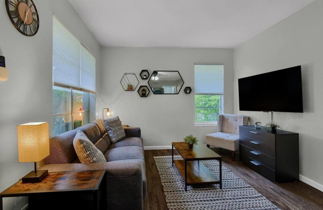Find Peace at Charming Comfortable Downtown Home