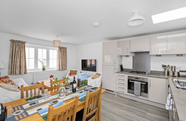 Finders Nook - Home From Home. nStay, work, rest or play near Goodwood