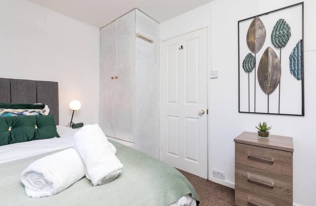 Findon House 10min from Gatwick airport, Findon House- Modern and Cosy 3BR