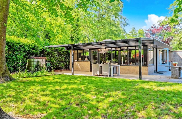 Fine bungalow with a garden in a wooded area