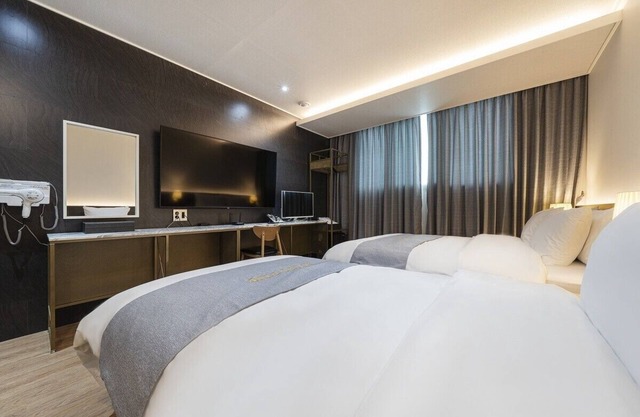 Fine Hotel