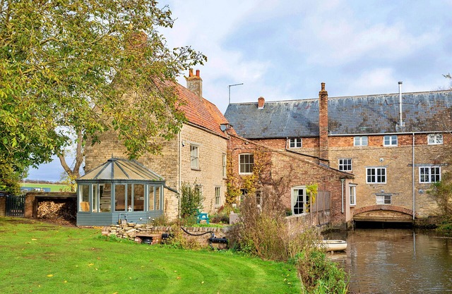 Finest Retreats | Islip Mill House - Luxury Riverside Home