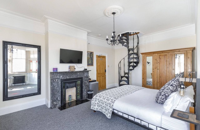 Finest Retreats | Pittodrie Guest House - Apartment 6