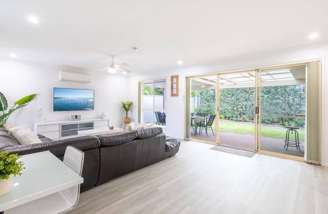 Fingal on Whitesands- all on ground level with air con, wi-fi and boat parking