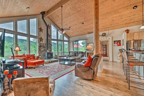 Fire Pit, Deck and Grill Serene Prescott Cabin!