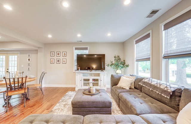 Fire Pit & Grill: Family Home on Fox River Trail!