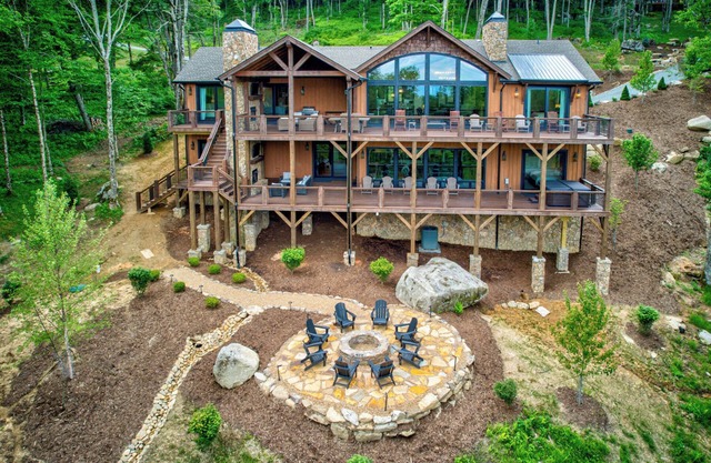 Firefly Springs at Eagles Nest - 2024 Luxury with 6 king suites, hot tub, views, pets
