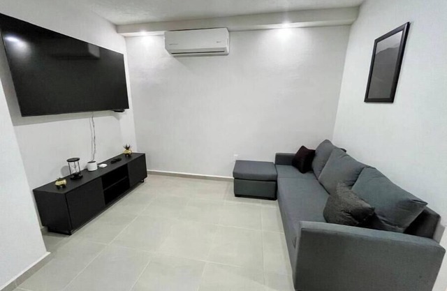 First floor apartment 1 block from the beach, Bule, and Rest.
